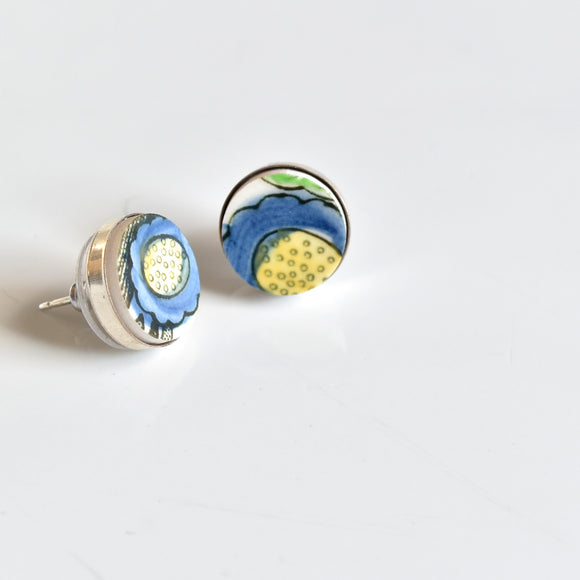 Simple Circle Sterling Silver Broken China Stud Earrings - Blue and Yellow